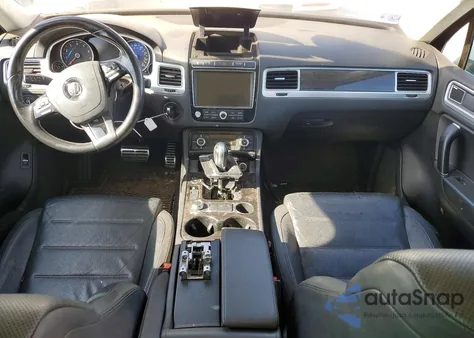 2017 Volkswagen Touareg Executive из США, поврежденный, VIN WVGGF7BP4HD006738